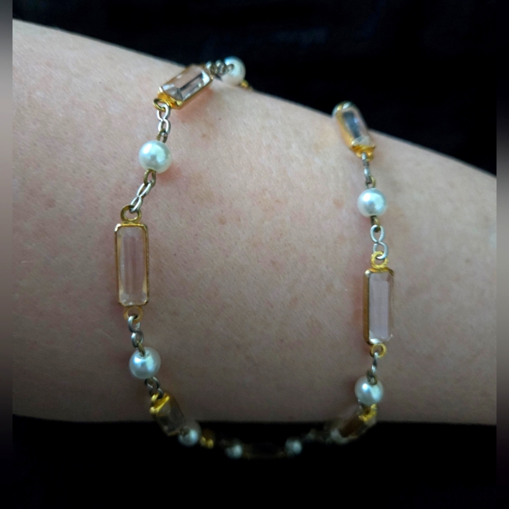 Two-Tone Clear Acrylic or Glass& Simulated Pearl Necklace Vintage Unknown Brand
